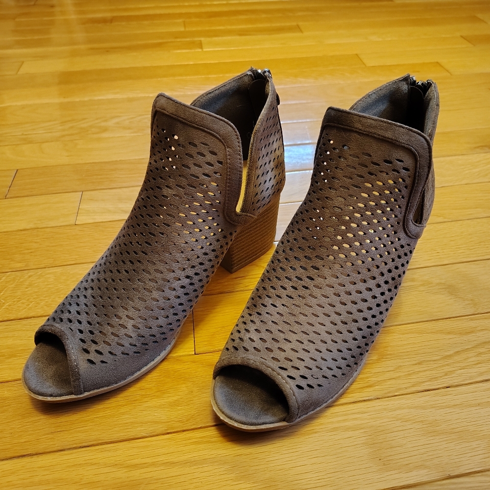 Bella Marie ankle booties - Picture 2 of 10